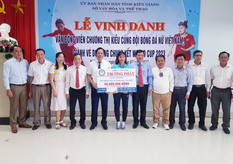 Trung vệ Chương Thị Kiều được vinh danh tại quê nhà Kiên Giang